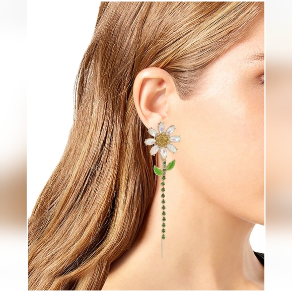 NWT BETSEY JOHNSON MISMATCH DAISY LINEAR DROP EARRINGS - Picture 2 of 2